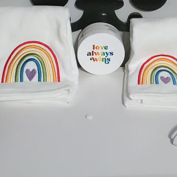 Love Always Wins Gift Set - Picture 3 of 7